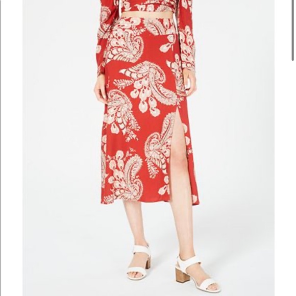 t.d.c. Dresses & Skirts - T.D.C. Midi Skirt Women Red Paisley Print Slit NWT